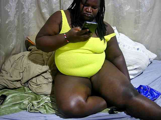 chubby-cherry webcam