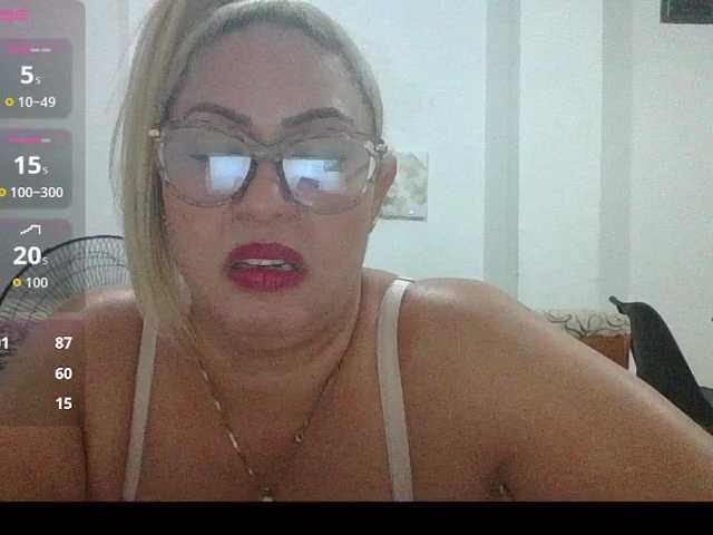 Hotmommyxxx live cam on BongaCams