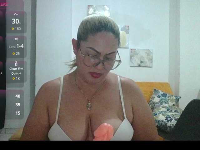 Hotmommyxxx live cam on BongaCams