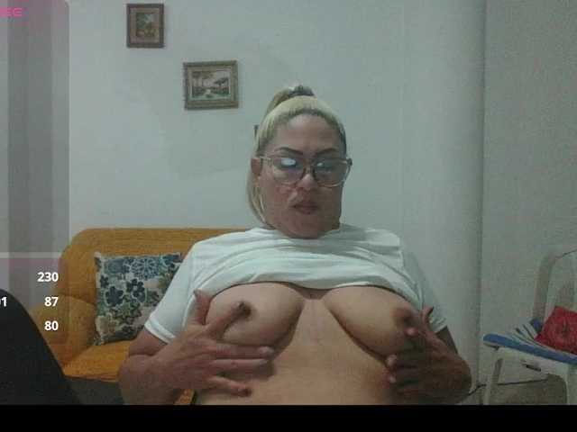 Hotmommyxxx live cam on BongaCams