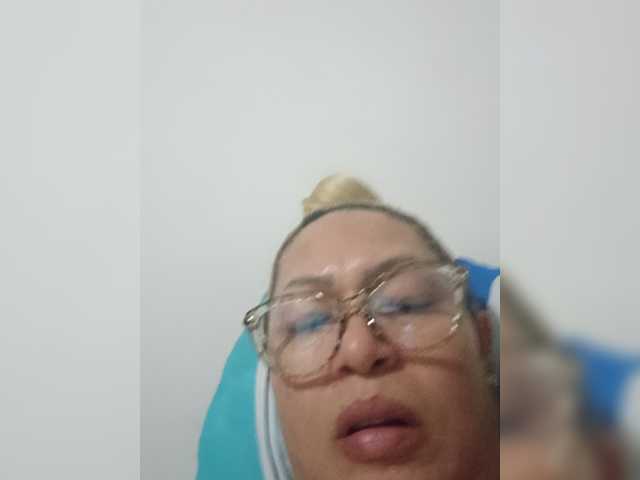 Hotmommyxxx live cam on BongaCams