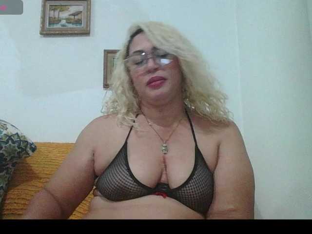 Hotmommyxxx live webcam show