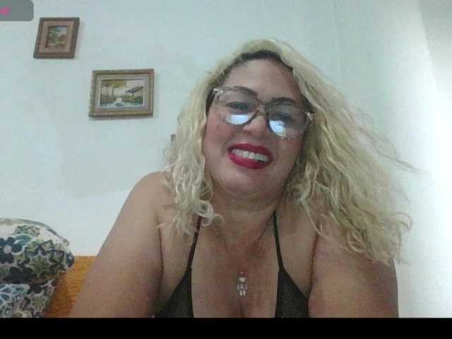 Hotmommyxxx live webcam show