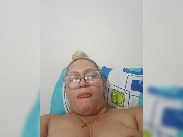 Hotmommyxxx live cam on BongaCams