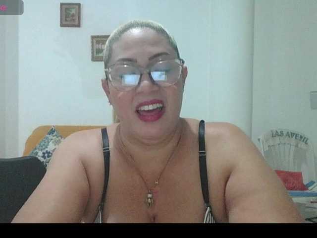 Hotmommyxxx live webcam show