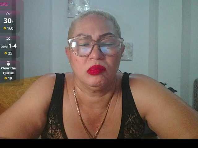 Hotmommyxxx live cam on BongaCams