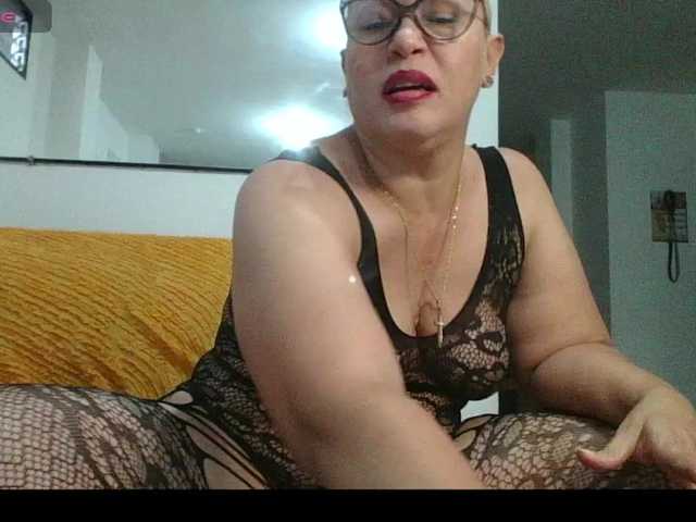 Hotmommyxxx's BongaCams show and profile