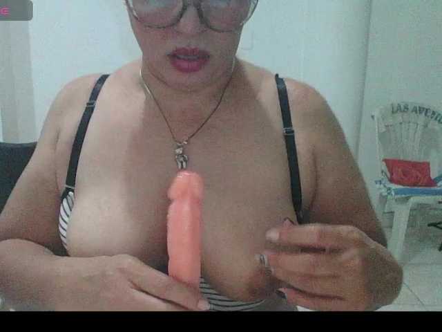 Hotmommyxxx live webcam show