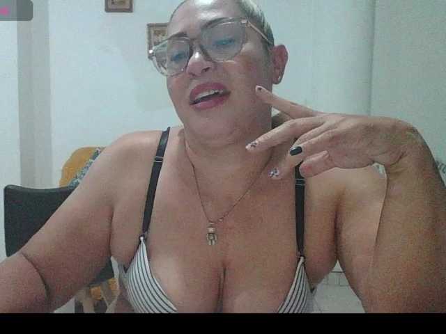 Hotmommyxxx live webcam show