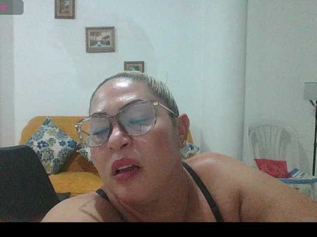 Hotmommyxxx live cam on BongaCams