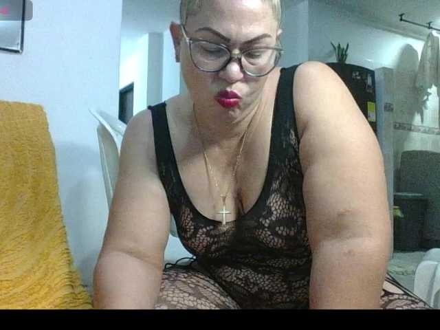 Hotmommyxxx's BongaCams show and profile