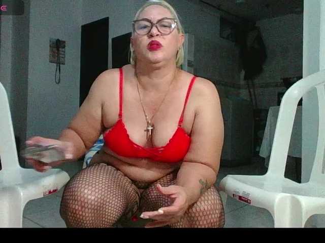 Hotmommyxxx Live Cam and Statistics on UnifiedCams