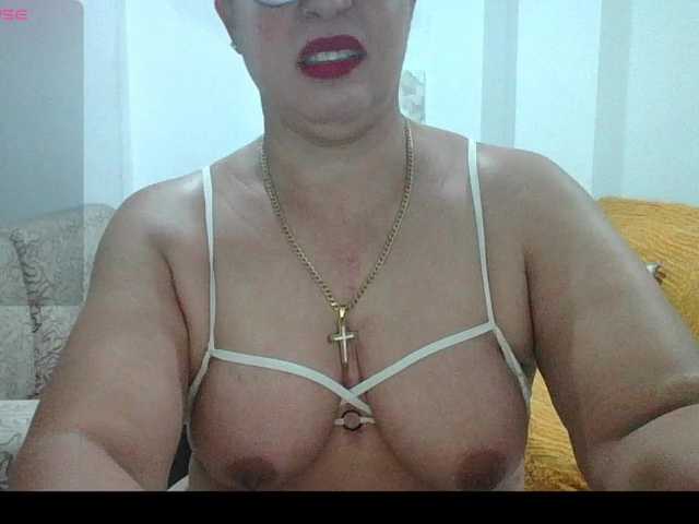 Hotmommyxxx live cam on BongaCams