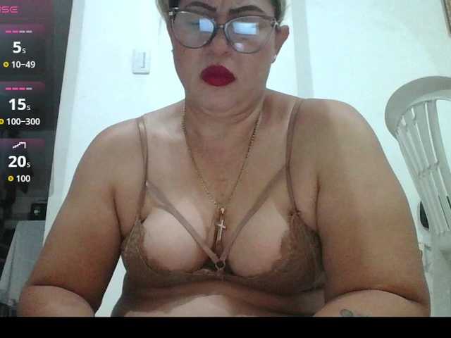 Hotmommyxxx live cam on BongaCams