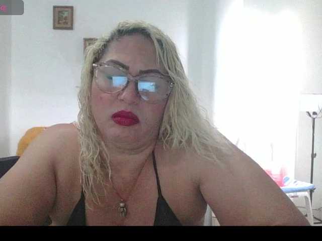 Hotmommyxxx live cam on BongaCams