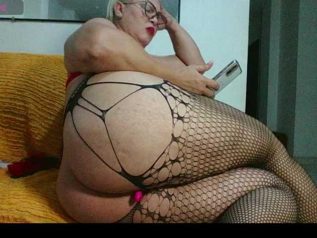 Hotmommyxxx's BongaCams show and profile