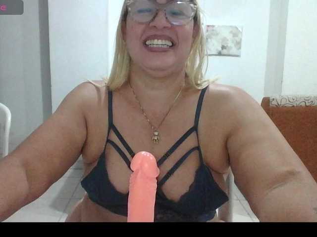 Hotmommyxxx live cam on BongaCams