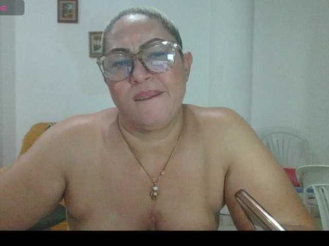 Hotmommyxxx live webcam show