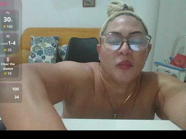 Hotmommyxxx live cam on BongaCams