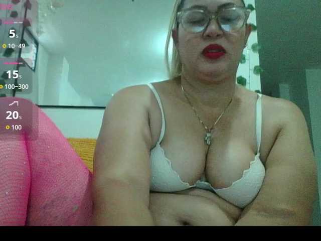 Hotmommyxxx live cam on BongaCams