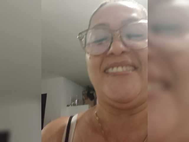 Hotmommyxxx live cam on BongaCams