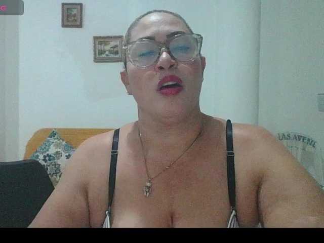 Hotmommyxxx live webcam show