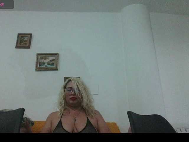 Hotmommyxxx live cam on BongaCams
