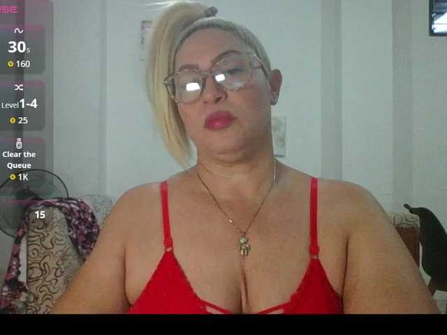 Hotmommyxxx live cam on BongaCams