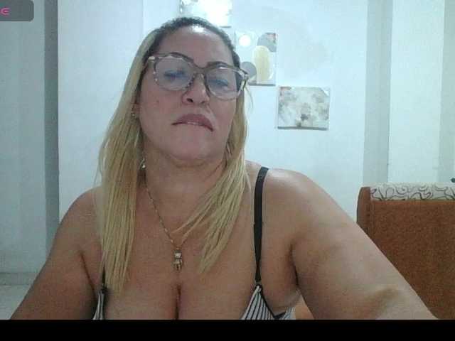 Hotmommyxxx live cam on BongaCams