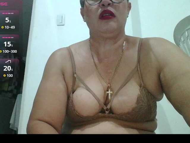 Hotmommyxxx live cam on BongaCams