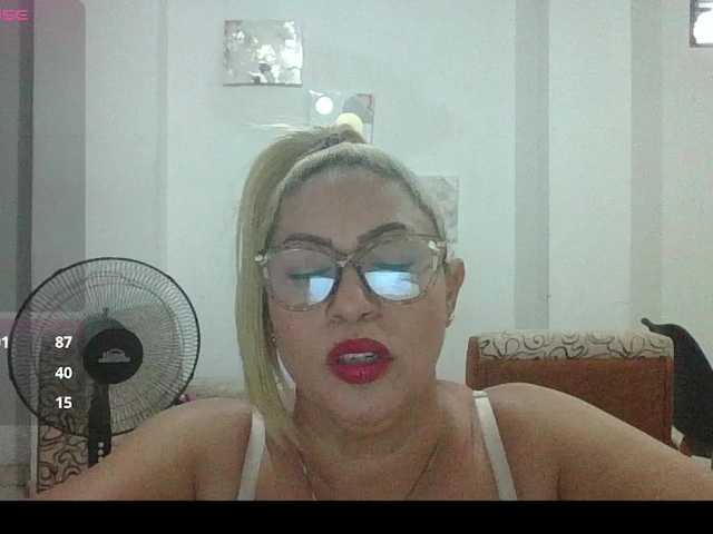 Hotmommyxxx live cam on BongaCams