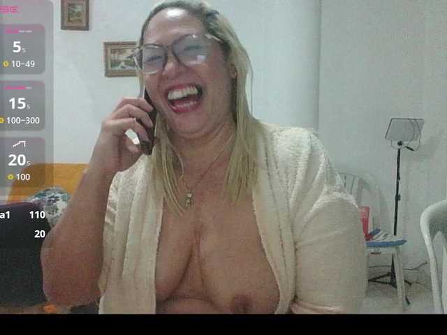 Hotmommyxxx live cam on BongaCams