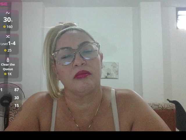 Hotmommyxxx live cam on BongaCams