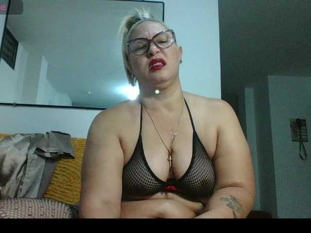 Hotmommyxxx's BongaCams show and profile