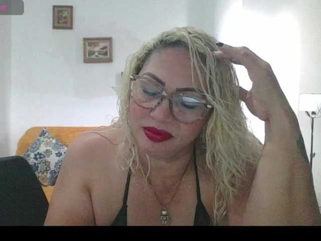 Hotmommyxxx live cam on BongaCams