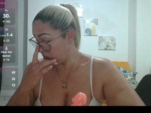 Hotmommyxxx live cam on BongaCams
