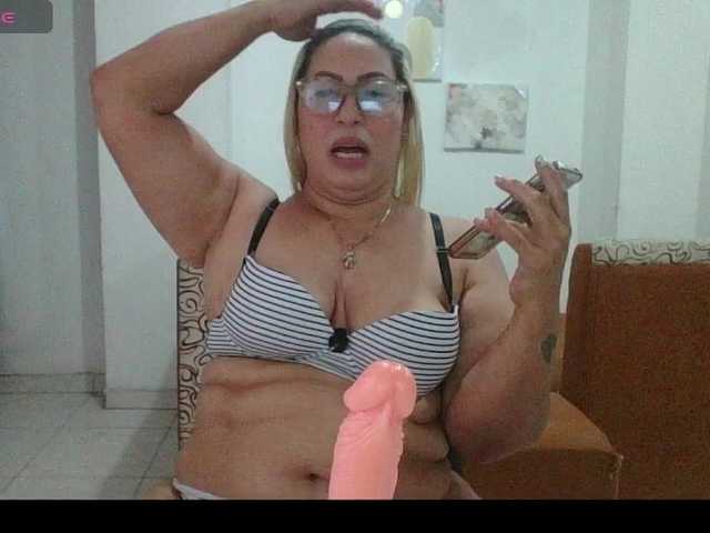 Hotmommyxxx live cam on BongaCams