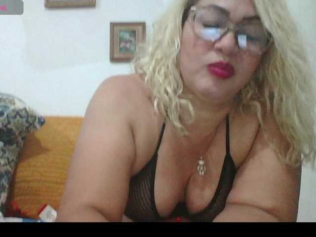 Hotmommyxxx live webcam show