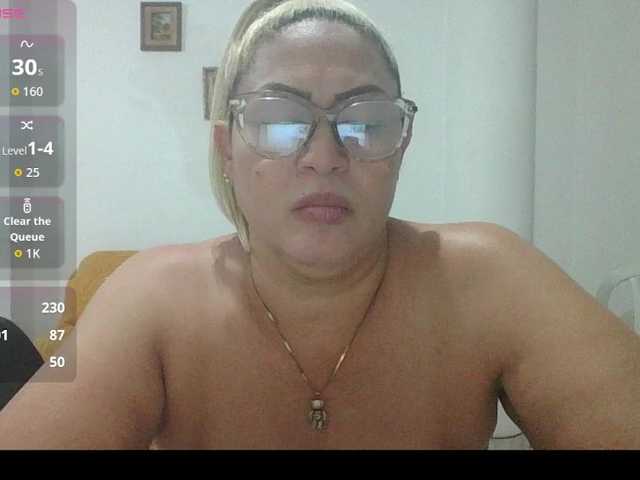 Hotmommyxxx live cam on BongaCams