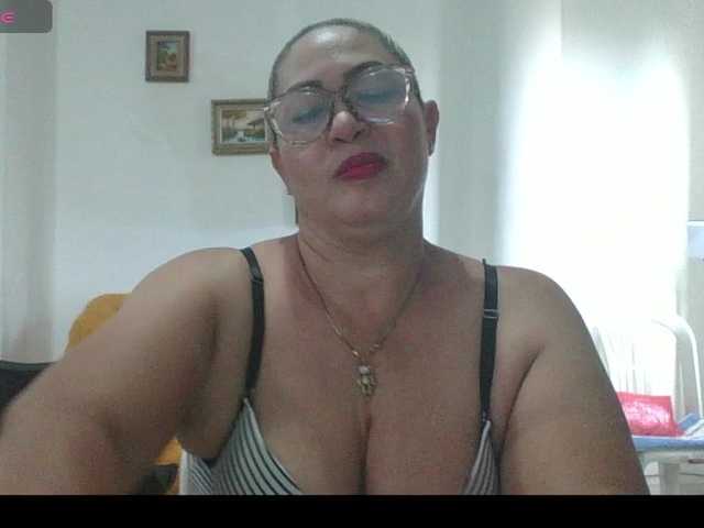 Hotmommyxxx live webcam show