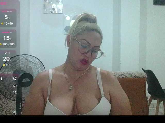 Hotmommyxxx live cam on BongaCams