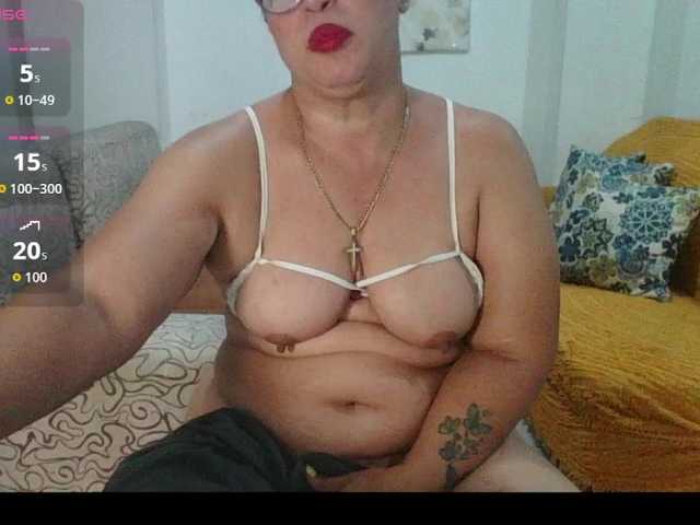 Hotmommyxxx live cam on BongaCams