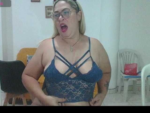 Hotmommyxxx live webcam show