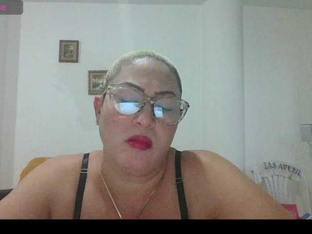Hotmommyxxx live cam on BongaCams
