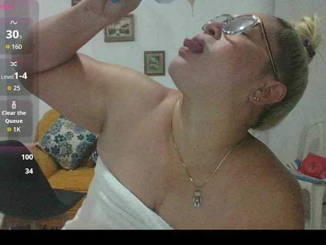 Hotmommyxxx live cam on BongaCams