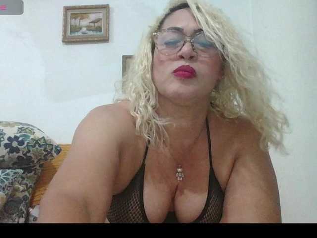 Hotmommyxxx live webcam show