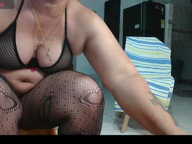 Hotmommyxxx's BongaCams show and profile