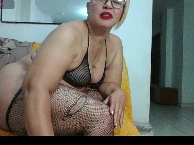 Hotmommyxxx's BongaCams show and profile