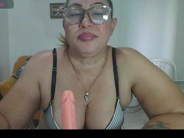 Hotmommyxxx live webcam show