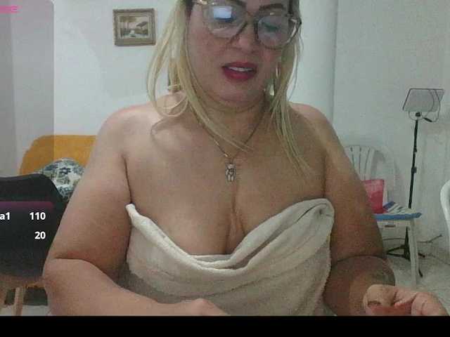 Hotmommyxxx live cam on BongaCams